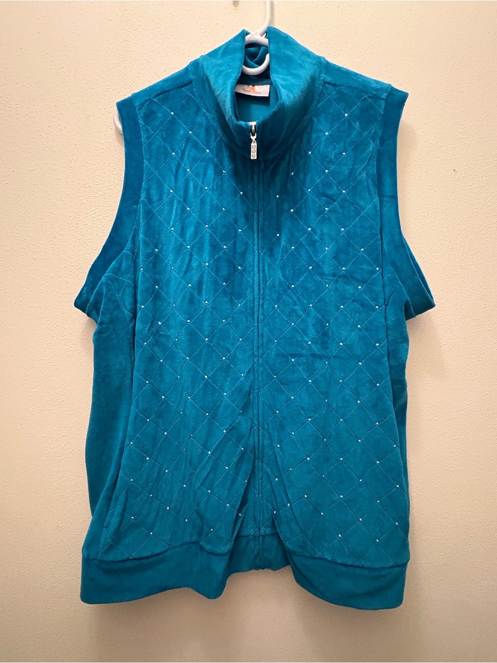 Diamond-Quilted Sleeveless Zip Vest in Teal with Embellished Accents